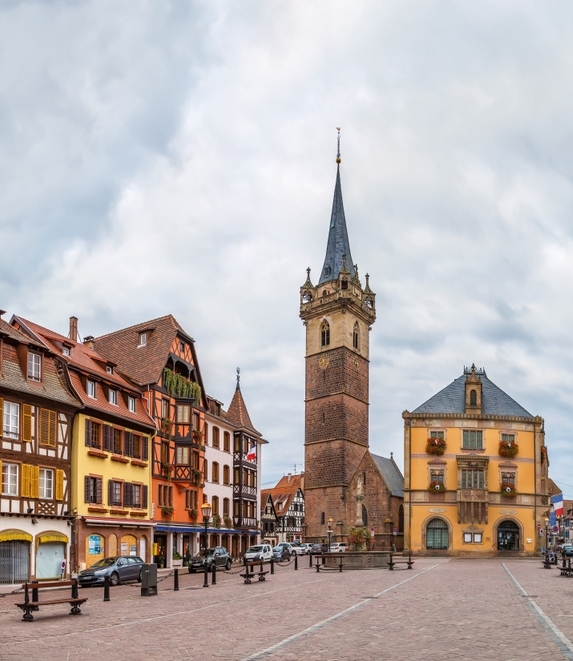The town center in Oberai, lined with half-timbered houses