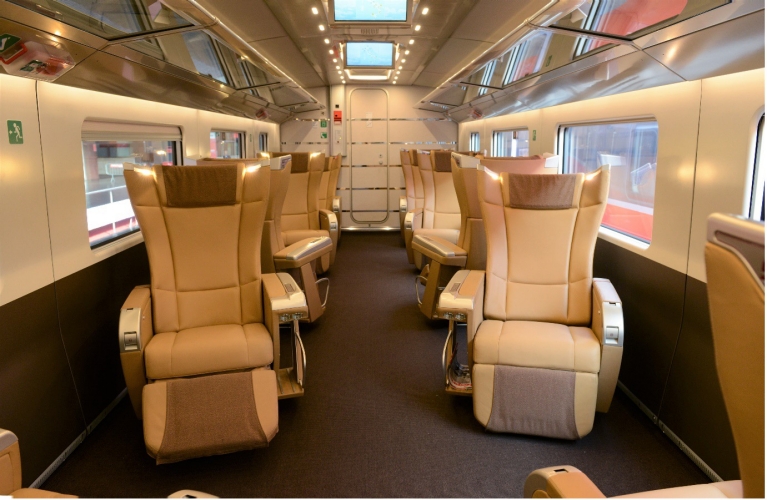 Interior of Le Frecce train 1st class