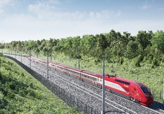 Trens de alta velocidade Thalys e Eurostar cruzando campos franceses