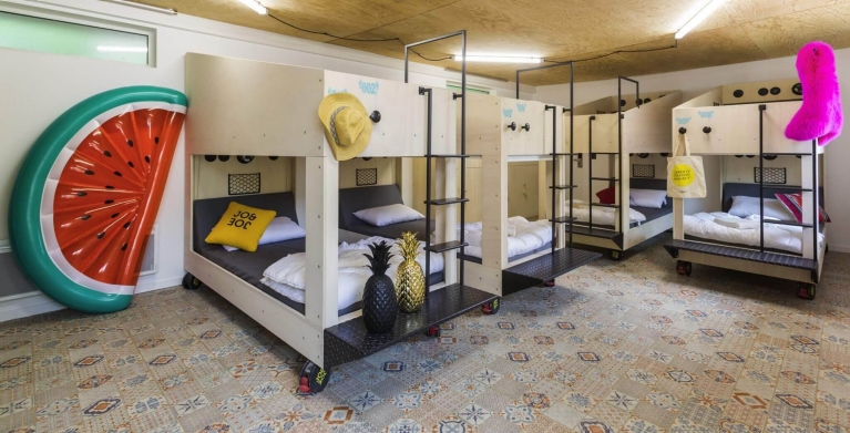 cropped-hostel-world-image