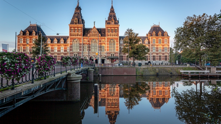 netherlands-amsterdam-rijksmuseum-museumplein