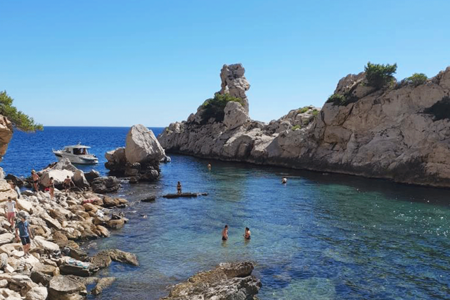 france-marseille-national-park-hidden-beach-dilyana
