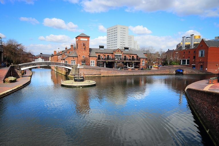 Birmingham_canal_england_sm