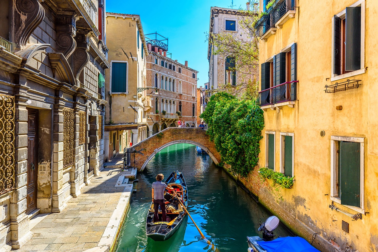 Passeio de gôndola em Veneza