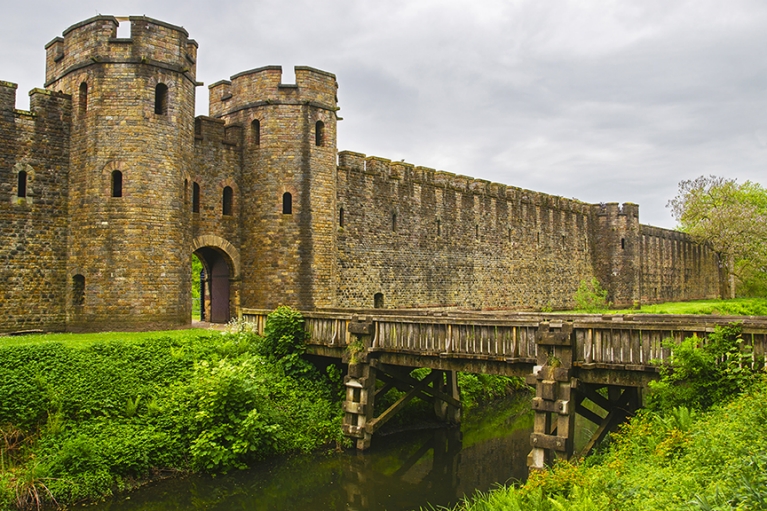 cardiff_castle_uk_britain_wales_sm