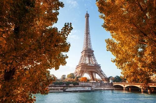 Destinos de otoño en Europa | La Torre Eiffel en París en otoño