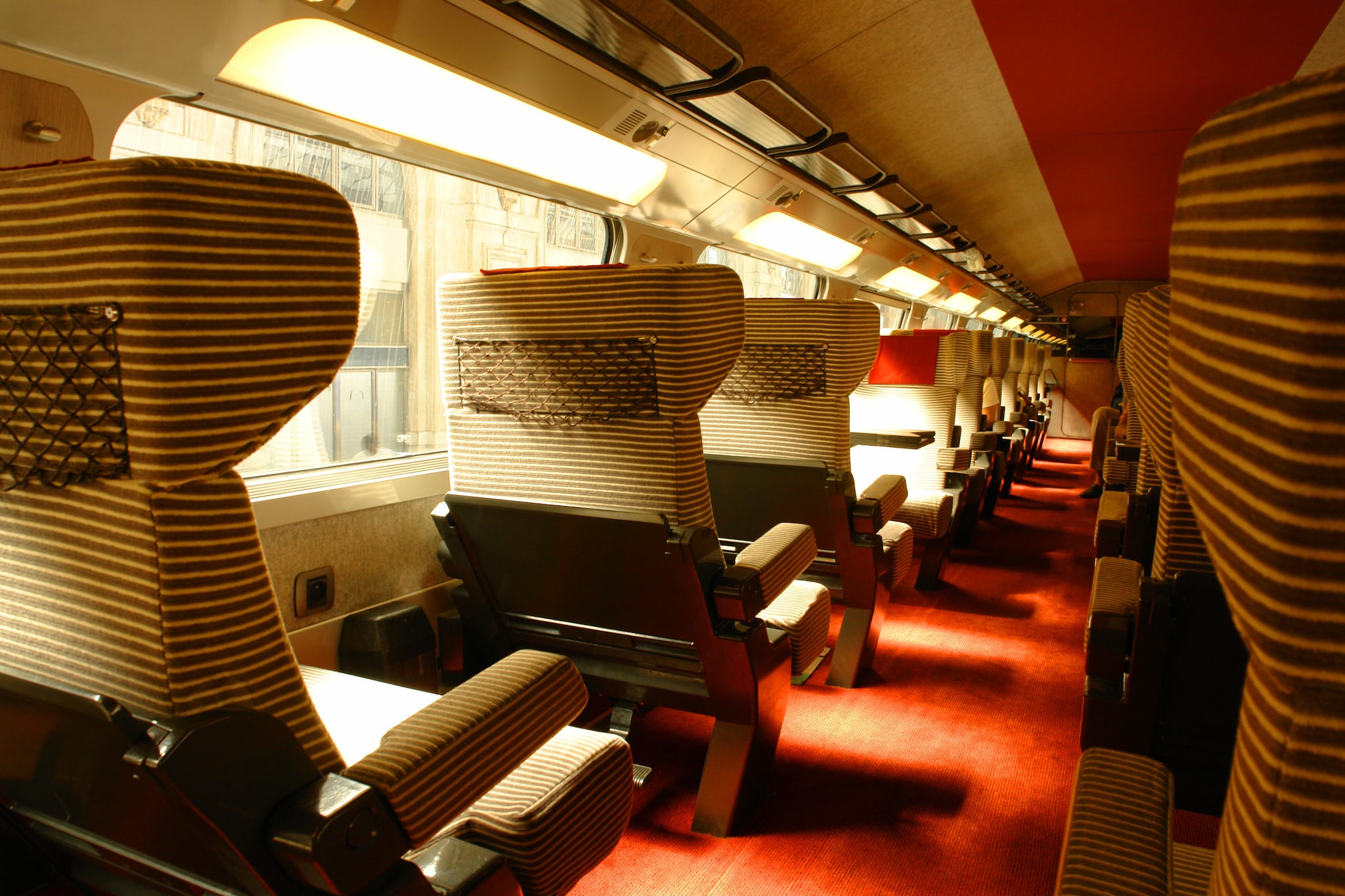 Interior de la 1a clase del tren de alta velocidad TGV, Francia