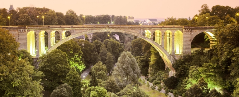 룩셈부르크 시티의 아돌프 다리(Pont Adolphe)
