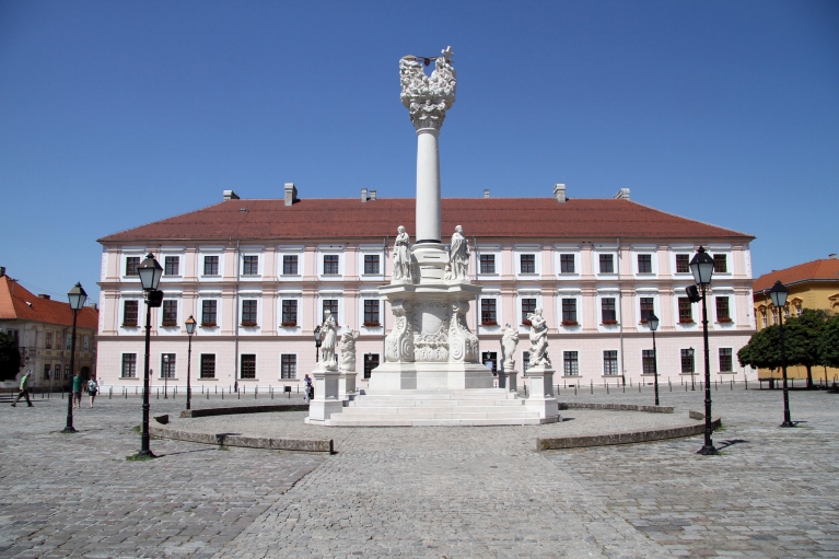 Plaza de la Santísima Trinidad en Tvrđa, Osijek