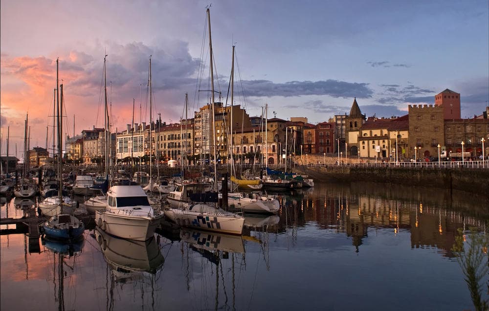 Atardecer en el Puerto Deportivo de Gijón
