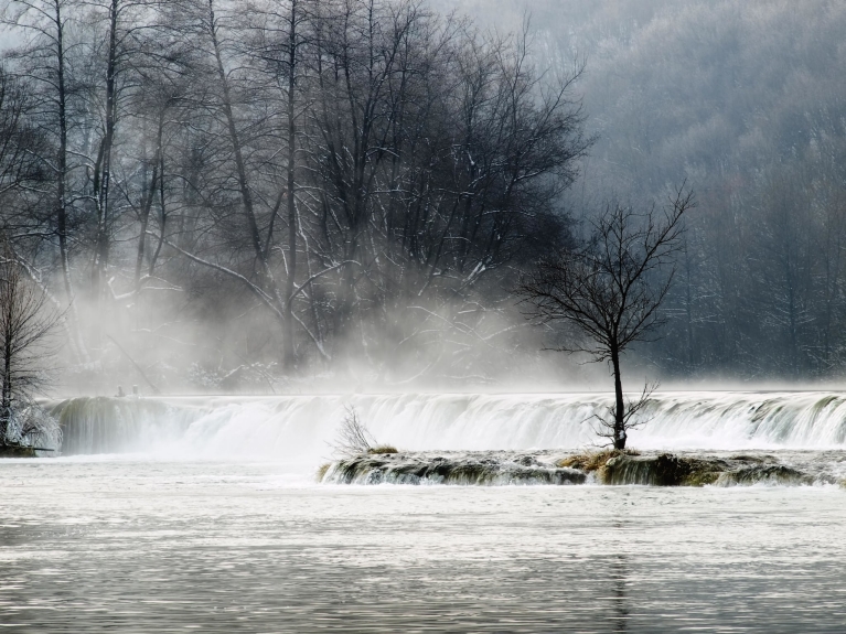 El río Mrežnica en invierno