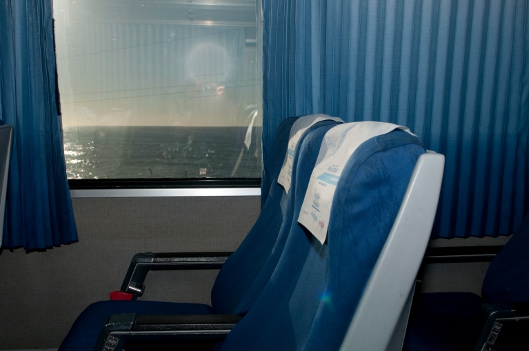 Amanecer visto desde el tren de alta velocidad AVE, España
