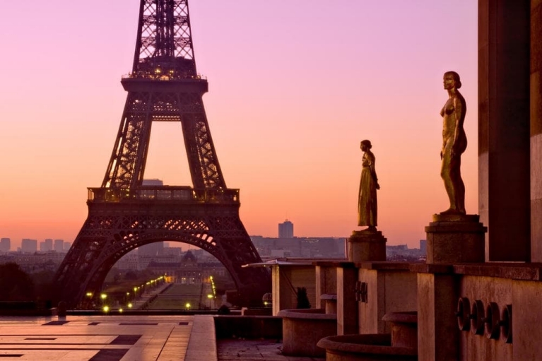 the_eiffel_tower_at_dawn_-_paris_france