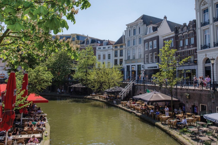 view_of_restaurants_next_to_the_canal_in_utrecht_1280x853px_e_nr-3332