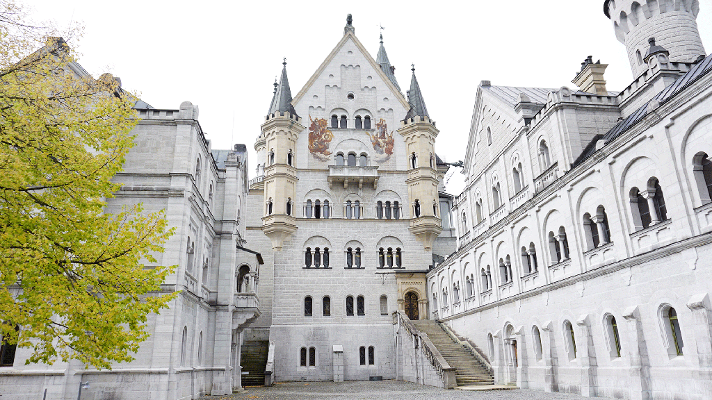 germany-bavaria-neuschwanstein-castle-square