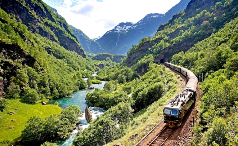 A Flåm Railway no verão