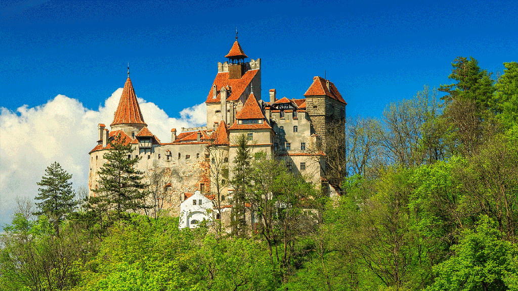romania-brasov-bran-castle-panorama