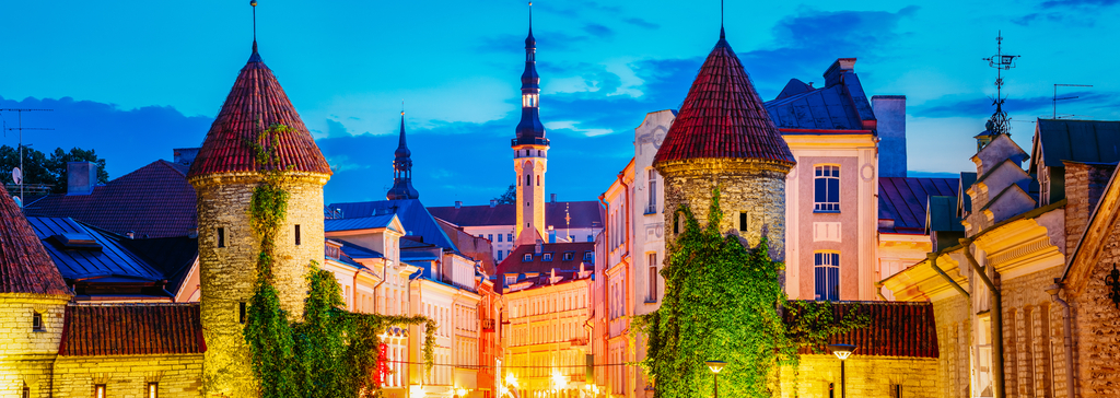 tallinn-estonia-masthead-old-city-night-lights