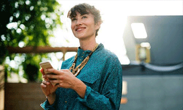 woman-with-phone-smiling