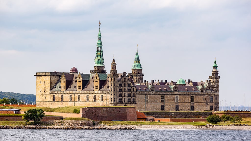 denmark-kronborg-castle-from-seaside