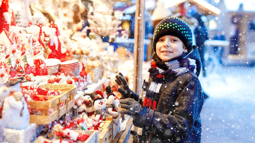 germany-nuremberg-christmas-kid-picking-toys
