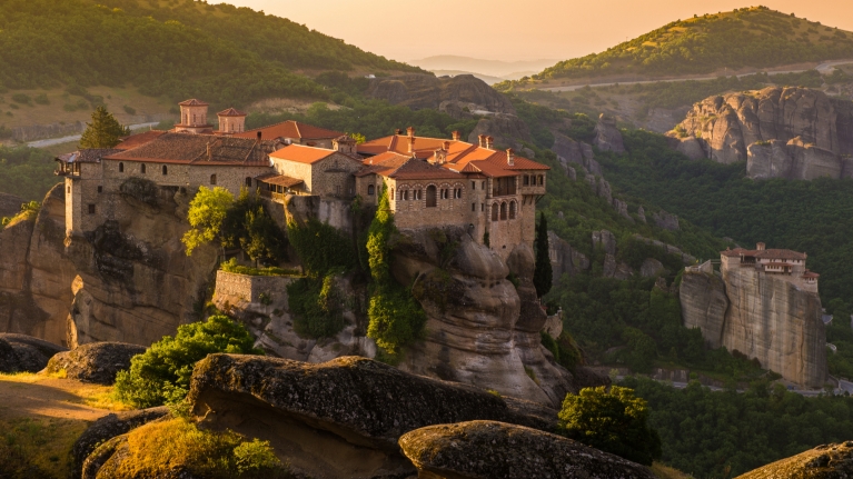 greeece-meteora-monasteries-cliff-panoramic