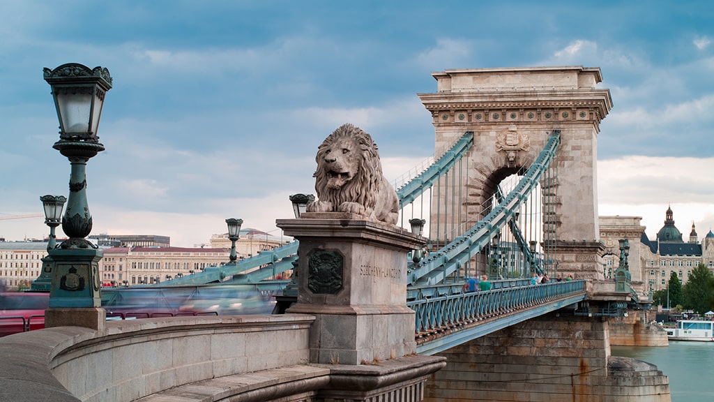 hungary-budapest-chain-bridge