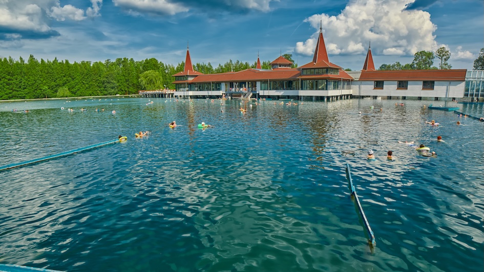 hungary-heviz-lake-people-swimming