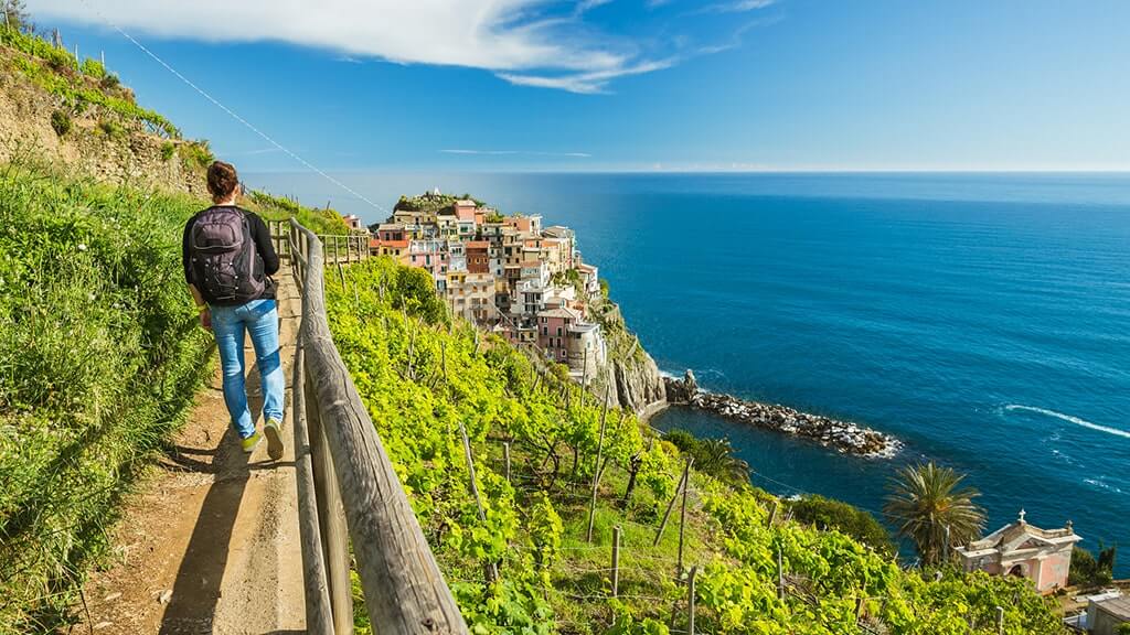 italy-cinque-terre-woman-hiking