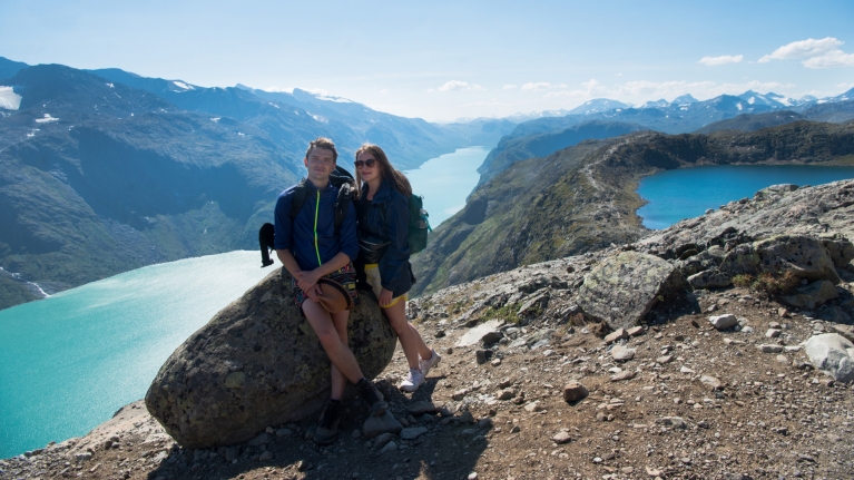 norway-jotunheimen-national-park-couple