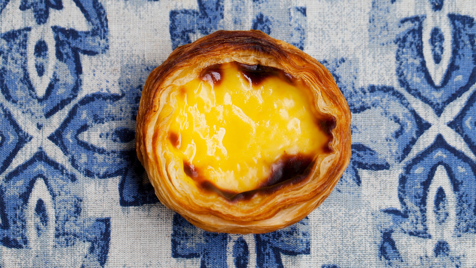 portugal-pastel-de-nata-blue-textile-background