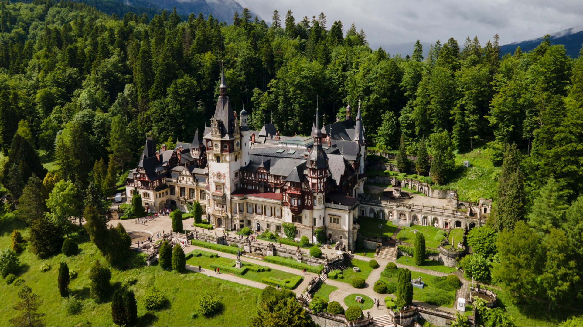 romania-peles-castle-panoramic