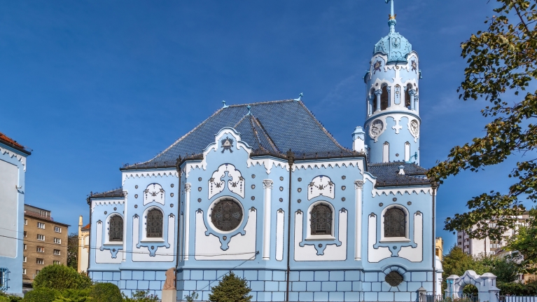 slovaki-bratislava-st-elizaebth-church