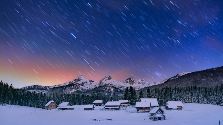 slovenia-triglav-national-park-Zajavornik-pasture-winter-snow-stars-night