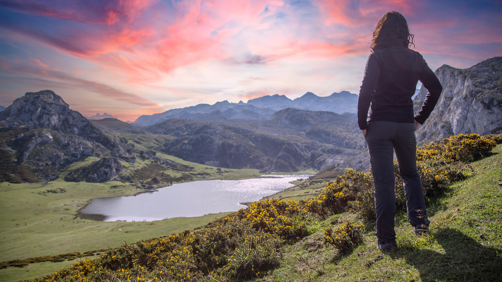spain-austurias-valley-woman-sunset