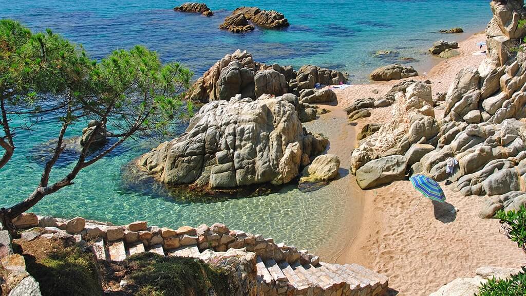 spain-costa-brava-hidden-beach