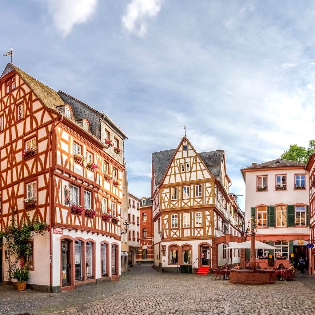 マインツのキルシュガルテンにあるハーフティンバー様式の家々